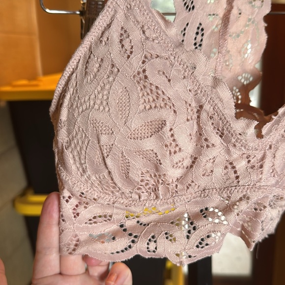 V Blush Rose Pink Lace Wireless Padded Bralette Size Small RN37080 - Picture 2 of 7